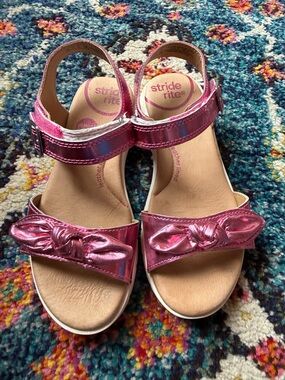 Metallic Pink Bow Sandal 🎀